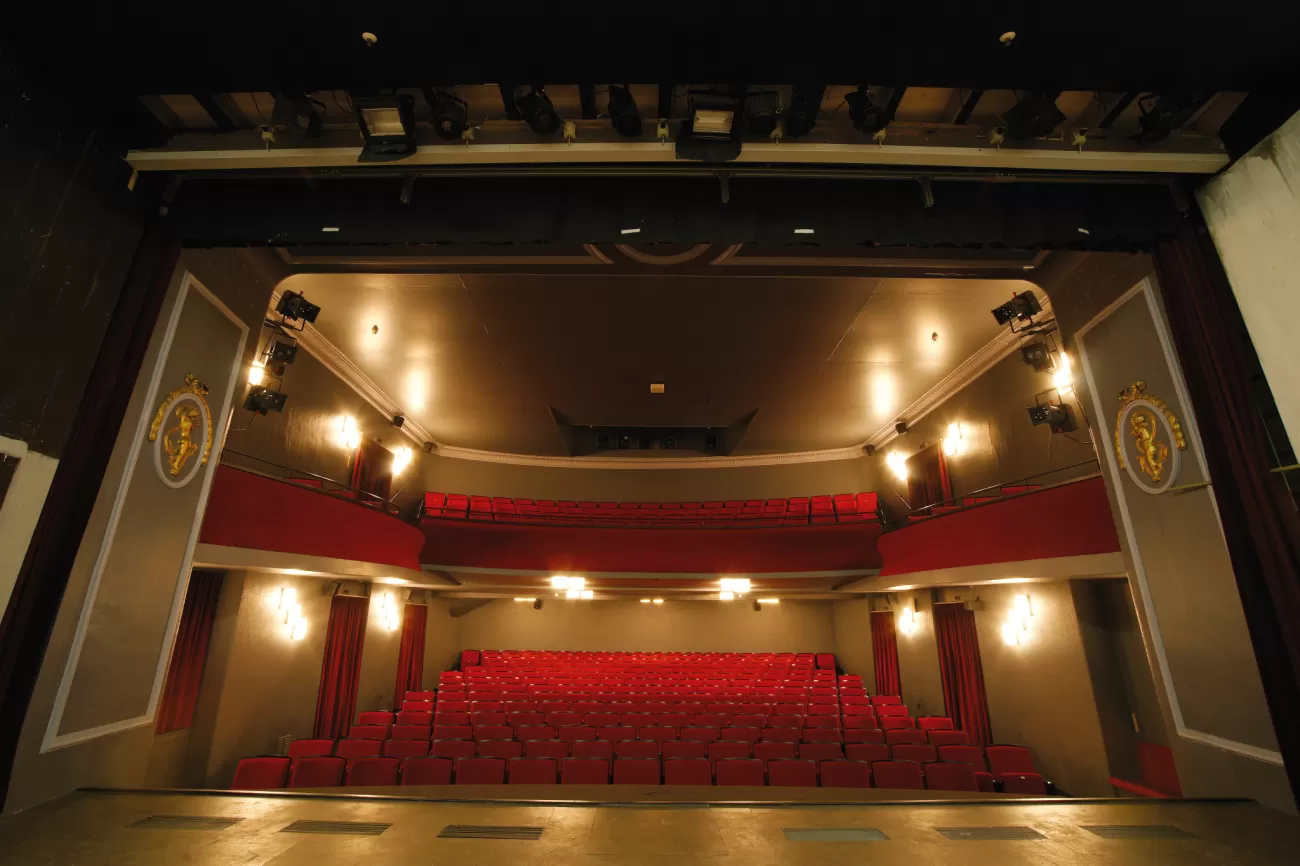 Zuschauerraum 02 RGB